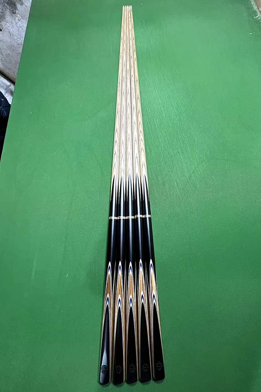 Zebrano técnico 3/4 — Zebrano técnico rayado con puntas efecto marfil